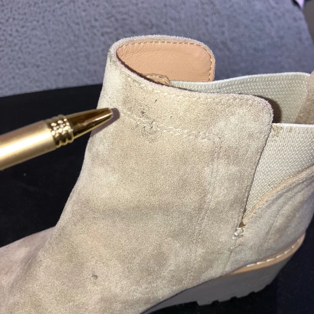 DV Dolce Vita RIELLE Suede‎ Lug Sole Wedge Chelsea Boots Women 8 Waterproof